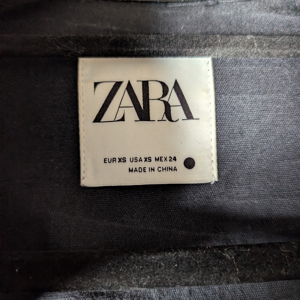 Like New Zara Faux Leather Crocodile Texture Jacket with a matching belt. - Picture 5 of 6